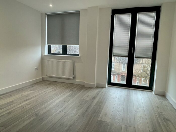 1 Bedroom Apartment To Rent In East Park, Crawley, RH10