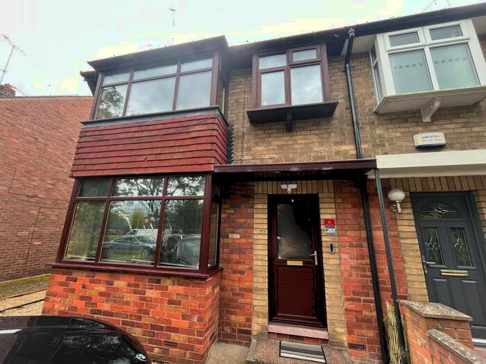 3 Bedroom Semi-Detached House To Rent In Inglemire Lane, Hull, HU6