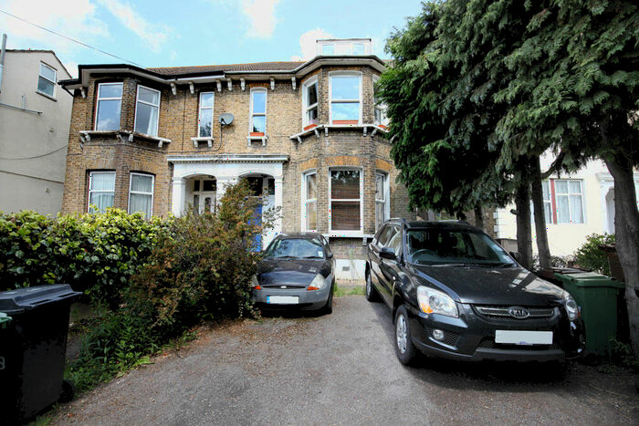2 Bedroom Flat To Rent In Hainault Road, Leytonstone, E11