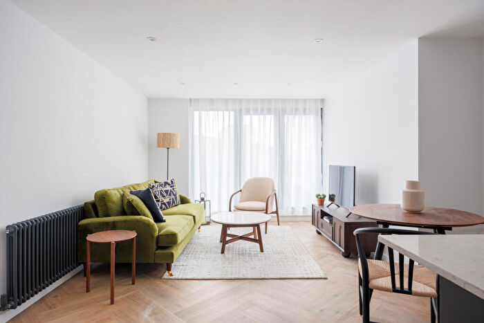 2 Bedroom Apartment To Rent In Flat, Waterson Street, London, E2