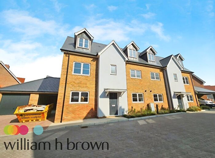 5 Bedroom Property To Rent In Hawthorn Close, Bicknacre, Chelmsford, CM3