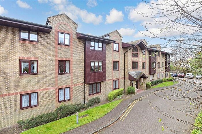 1 Bedroom Flat For Sale In Reigate Hill, Reigate, Surrey, RH2
