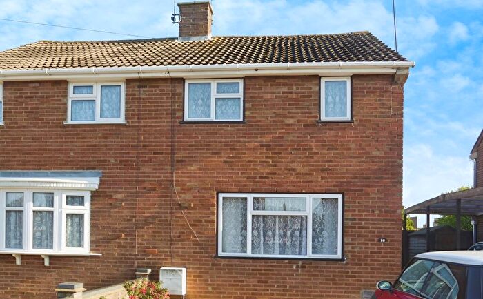 2 Bedroom Semi Detached House To Rent In Overfield Road, Wigmore, Luton, LU2