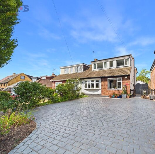 4 Bedroom Semi Detached House For Sale In Grasmere Road, Thundersley, SS7