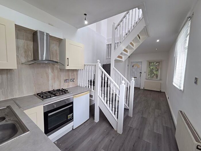 2 Bedroom Flat To Rent In Telford Avenue, Streatham Hill, London, SW2