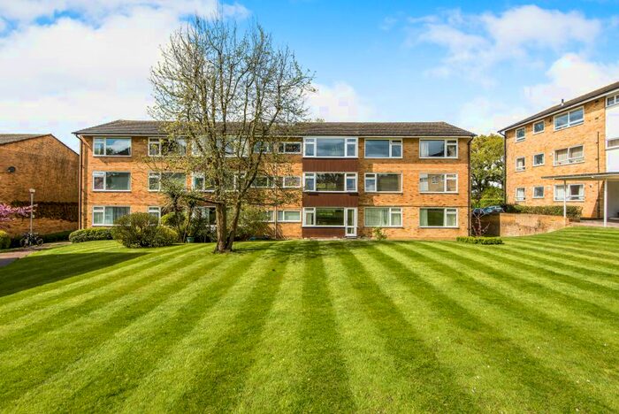 3 Bedroom Apartment To Rent In Boxgrove Road, Guildford, GU1