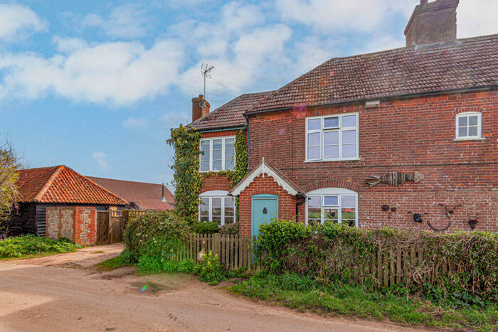 4 Bedroom Semi-Detached House For Sale In East Lane, Bawdsey, IP12