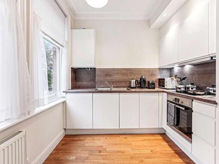 1 Bedroom Flat To Rent In Hamlet Gardens, King Street, W6