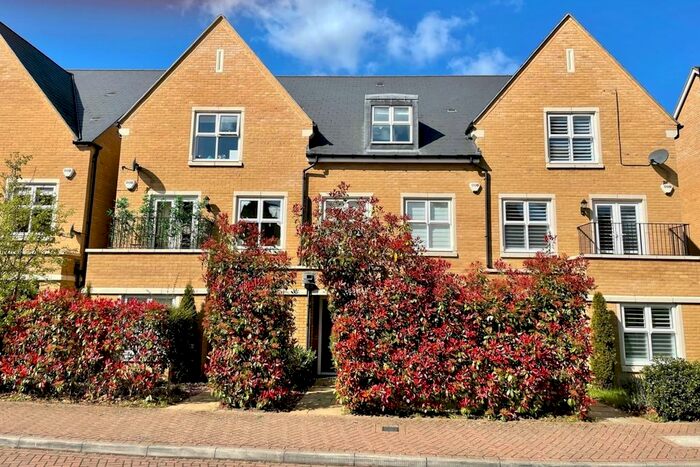 4 Bedroom Semi-detached House For Sale In Queenswood Crescent, Englefield Green, Egham, Surrey, TW20