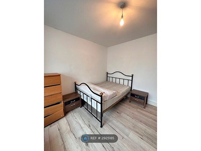 Studio To Rent In Tennyson Road, Hounslow, TW3