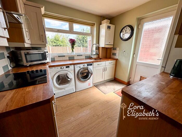2 Bedroom Detached Bungalow For Sale In Kingsthorpe Close, Forest Town, Nottinghamshire, NG19