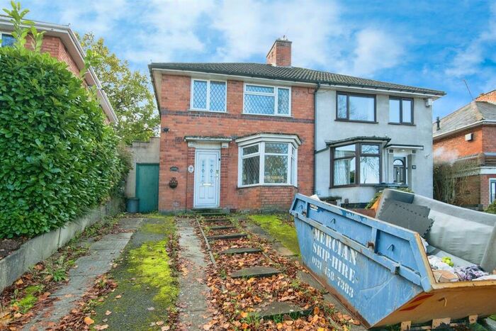 3 Bedroom Semi-Detached House For Sale In Dads Lane, Birmingham, B13
