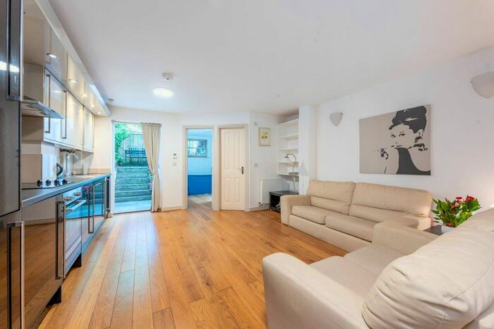 2 Bedroom Flat To Rent In Tadmor Street, Shepherd's Bush, London, W12