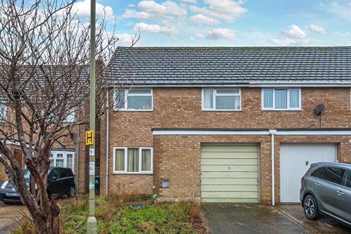 3 Bedroom Semi Detached House For Sale In Holliers Crescent, Middle Barton, OX7