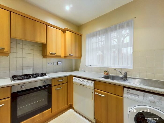 3 Bedroom House To Rent In Honeypot Lane, Kingsbury, London, NW9