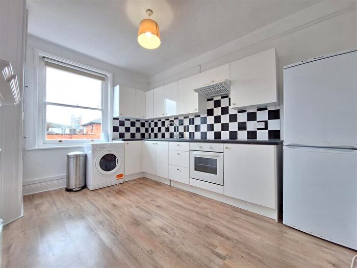 2 Bedroom Flat To Rent In Bell Street, Henley-On-Thames, RG9