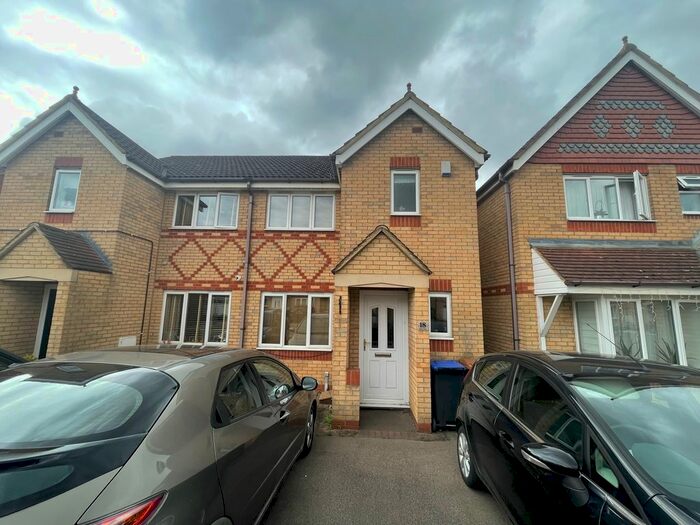 3 Bedroom Property To Rent In Flinters Close, Wootton, Northampton, NN4