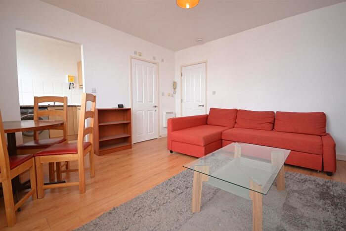 1 Bedroom Flat To Rent In Goldsmid Road, Reading, Berkshire, RG1