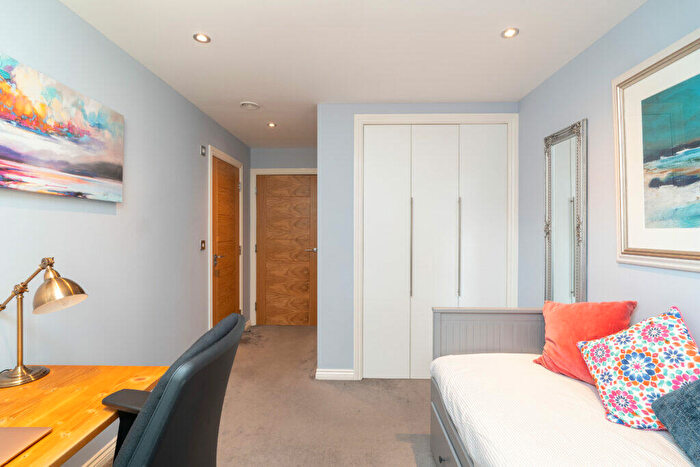 2 Bedroom Flat For Sale In Flat, Hatters Lane, Canonmills, EH7