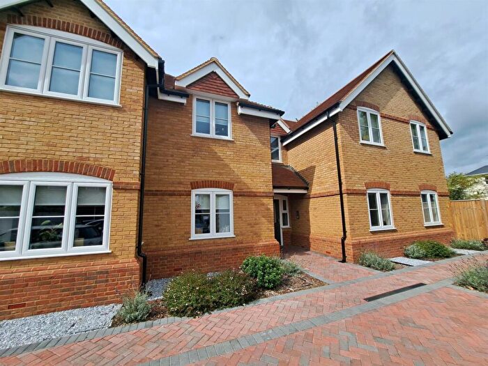 2 Bedroom Apartment To Rent In Bridge Road, East Molesey, KT8