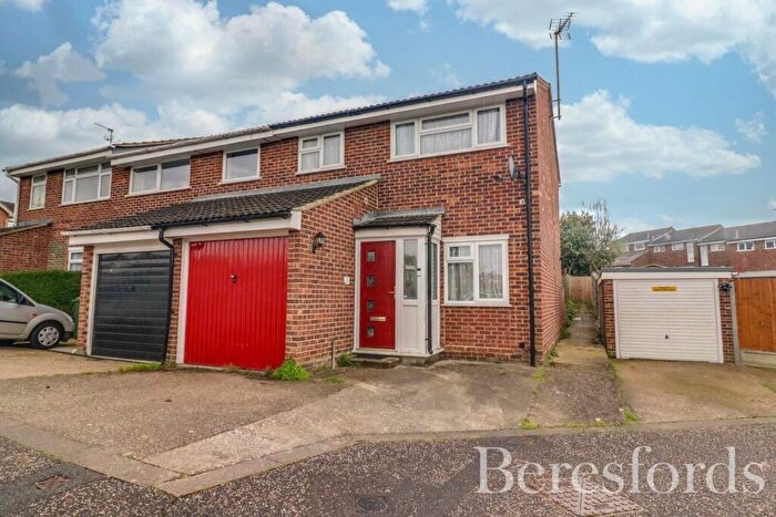 3 Bedroom End Of Terrace House For Sale In Warwick Close, Braintree, CM7