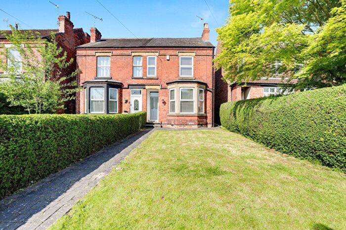 3 Bedroom Semi-detached House For Sale In Waverley Avenue, Gedling, NG4