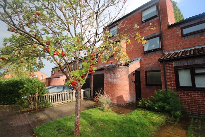 3 Bedroom Town House For Sale In Wroxham Close, Chester, CH2