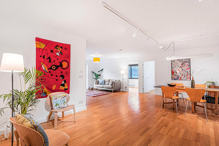 3 Bedroom Apartment For Sale In Drysdale Street, London, N1