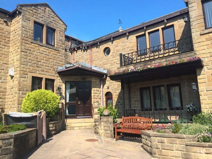 2 Bedroom Flat To Rent In Hall Lee Fold, Huddersfield, HD3