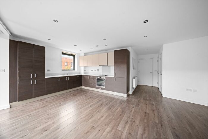 2 Bedroom Flat For Sale In Tewkesbury Road, West Ealing, W13