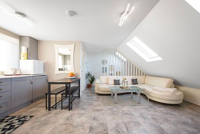 1 Bedroom Flat For Sale In Barford Close, Temple Fortune, London, NW4
