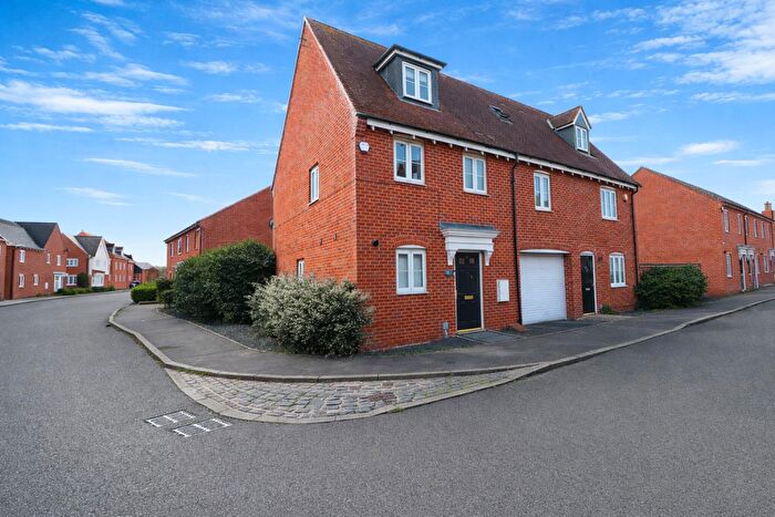 3 Bedroom House To Rent In Petronel Road, Aylesbury, HP19