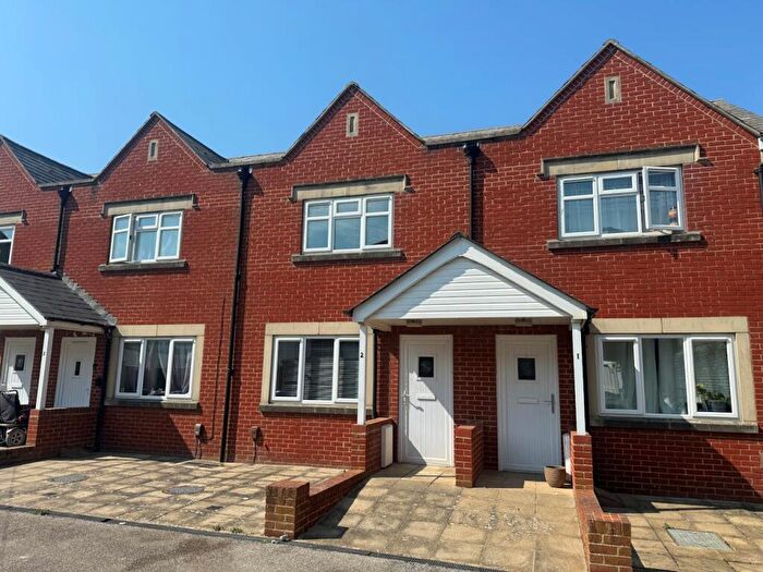 2 Bedroom House To Rent In Amo Mews, Worthing, BN11
