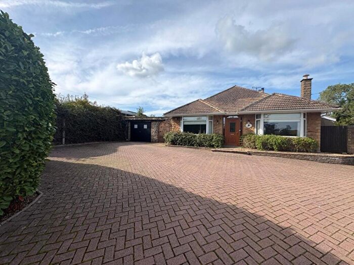 4 Bedroom Bungalow For Sale In Watford Road, Crick, Northamptonshire, NN6