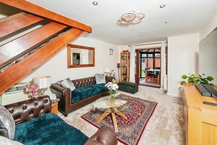 3 Bedroom End Of Terrace House For Sale In Harrington Close, Lower Earley, Reading, RG6