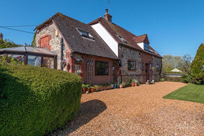5 Bedroom Detached House For Sale In Bunkers Lane, Rookley, PO38