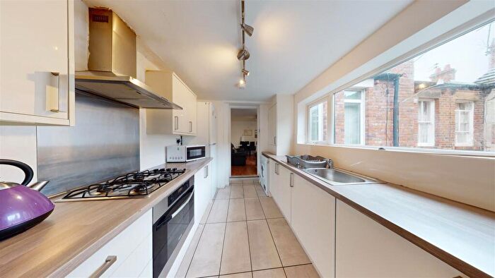 6 Bedroom Maisonette To Rent In £pppw - Greystoke Avenue, Sandyford, NE2