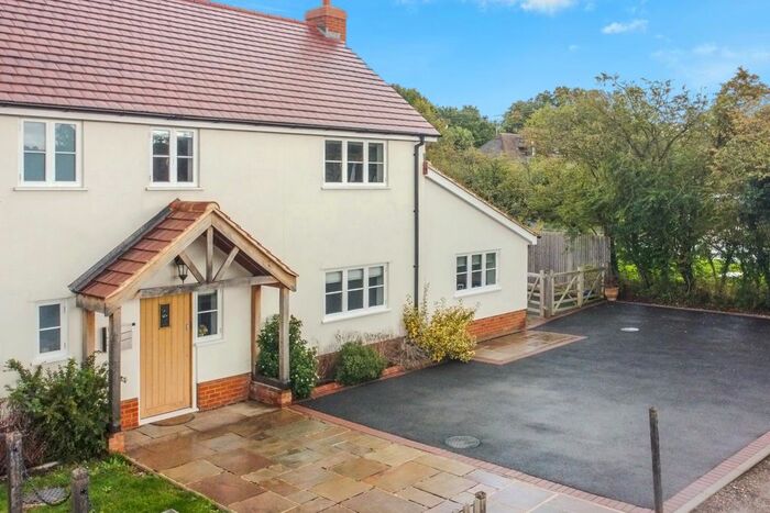 4 Bedroom Semi-Detached House For Sale In Common View, Bumbles Green, Waltham Abbey, Essex, EN9