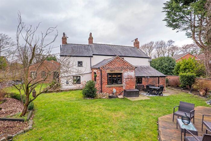 4 Bedroom Detached House For Sale In Leyland Lane, Leyland, PR25