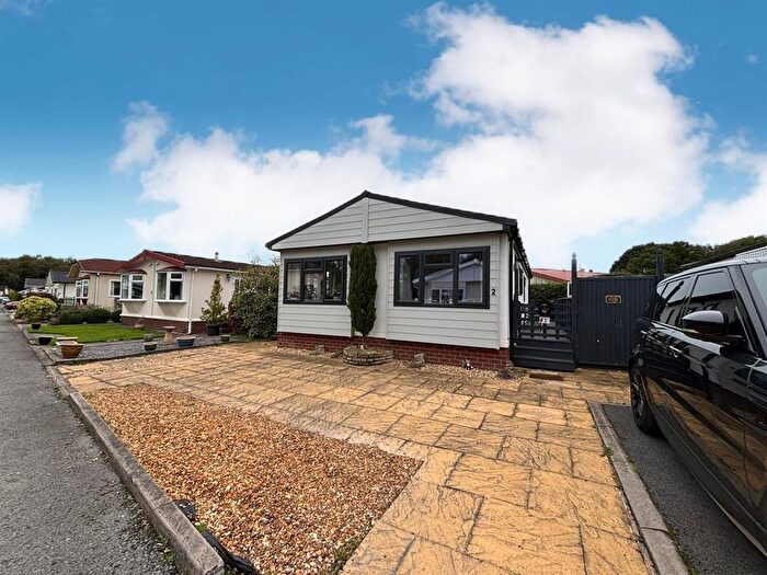 2 Bedroom Mobile/park Home For Sale In Mossways Park, Wilmslow, SK9