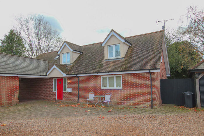 2 Bedroom Detached Bungalow To Rent In Harwich Road, Litttle Clacton, CO16