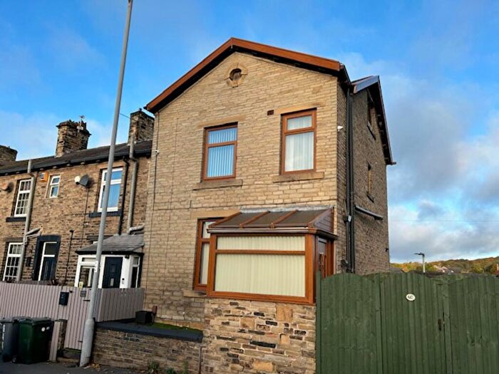 3 Bedroom End Of Terrace House For Sale In Huddersfield Road, Wyke, BD12