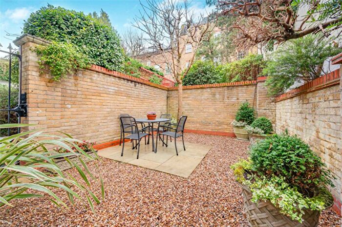 3 Bedroom End Of Terrace House For Sale In Farrier Walk, Chelsea, London, SW10