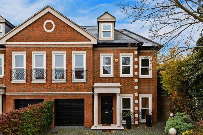 5 Bedroom Semi-Detached House To Rent In Warren Close, Esher, Surrey, KT10