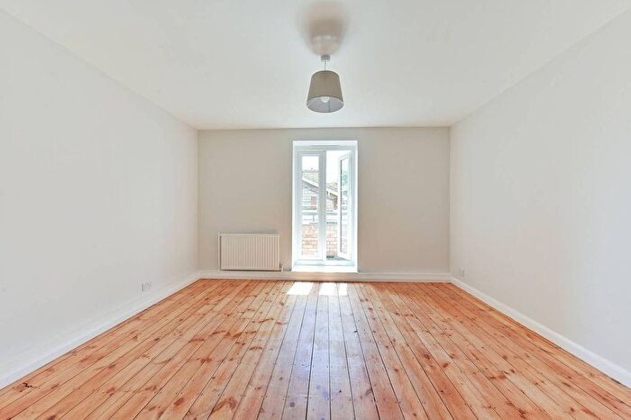 1 Bedroom Flat To Rent In Millbrooke Court, East Putney, London, SW15