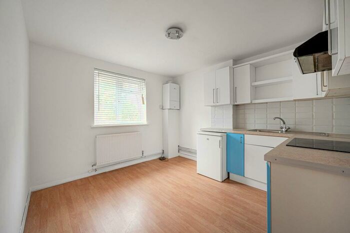 1 Bedroom Flat To Rent In Salisbury Road, High Barnet, Barnet, EN5