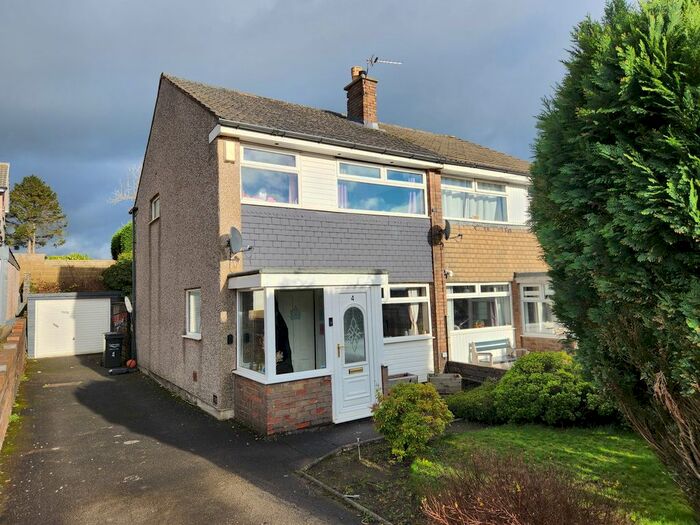 3 Bedroom Semi-Detached House To Rent In Vicar Park Drive, Halifax, HX2