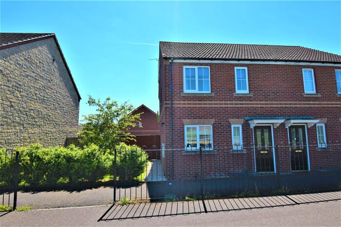 3 Bedroom Semi-Detached House To Rent In St. James Place, Scunthorpe, DN16