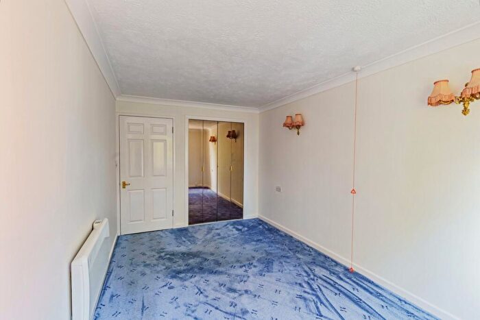 1 Bedroom Flat For Sale In Linkfield Lane, Redhill, Surrey, RH1