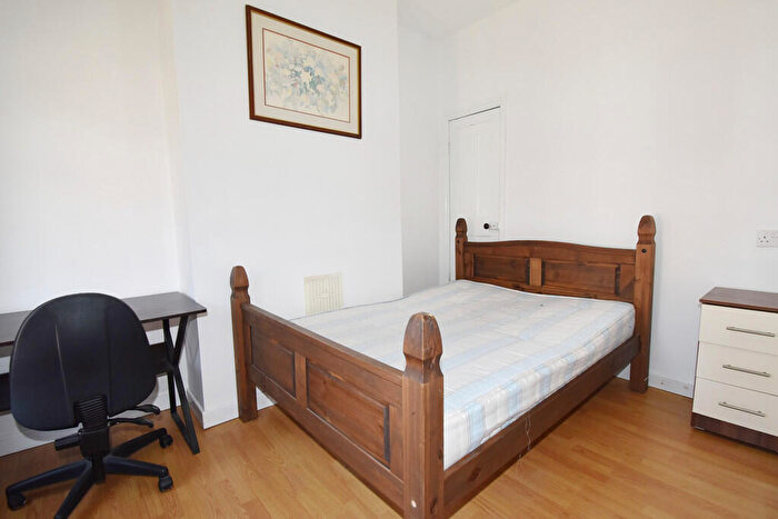 3 Bedroom Terraced House For Sale In Colchester Street, Coventry, CV1 - Photo 9